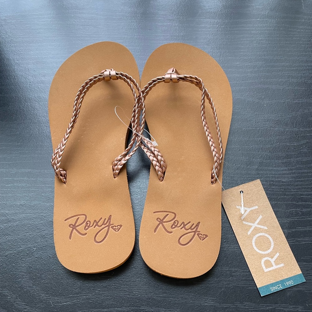 NWT Roxy Costas Sandal - Rose Gold (size 6)